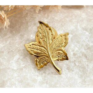 Leaf Shaped Textured Gold Toned Vintage Cute Costume Jewelry Brooch | Lapel Pin
